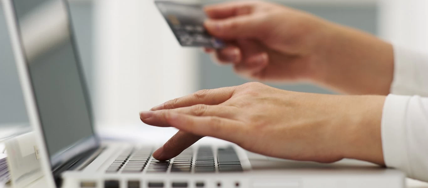 Κορωνοϊός: Παραγγελίες μέσω... διαδικτύου - Το 22% των Ελλήνων τις προτιμάει για να μην κολλήσει